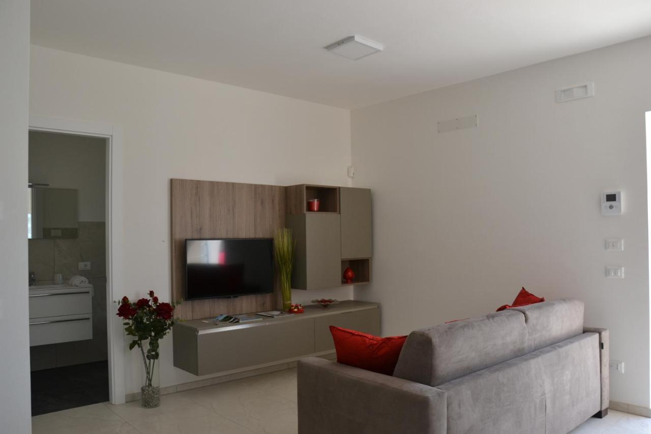 Il Tramonto Apartment - Villaggio Di Mary 로코로톤도 외부 사진